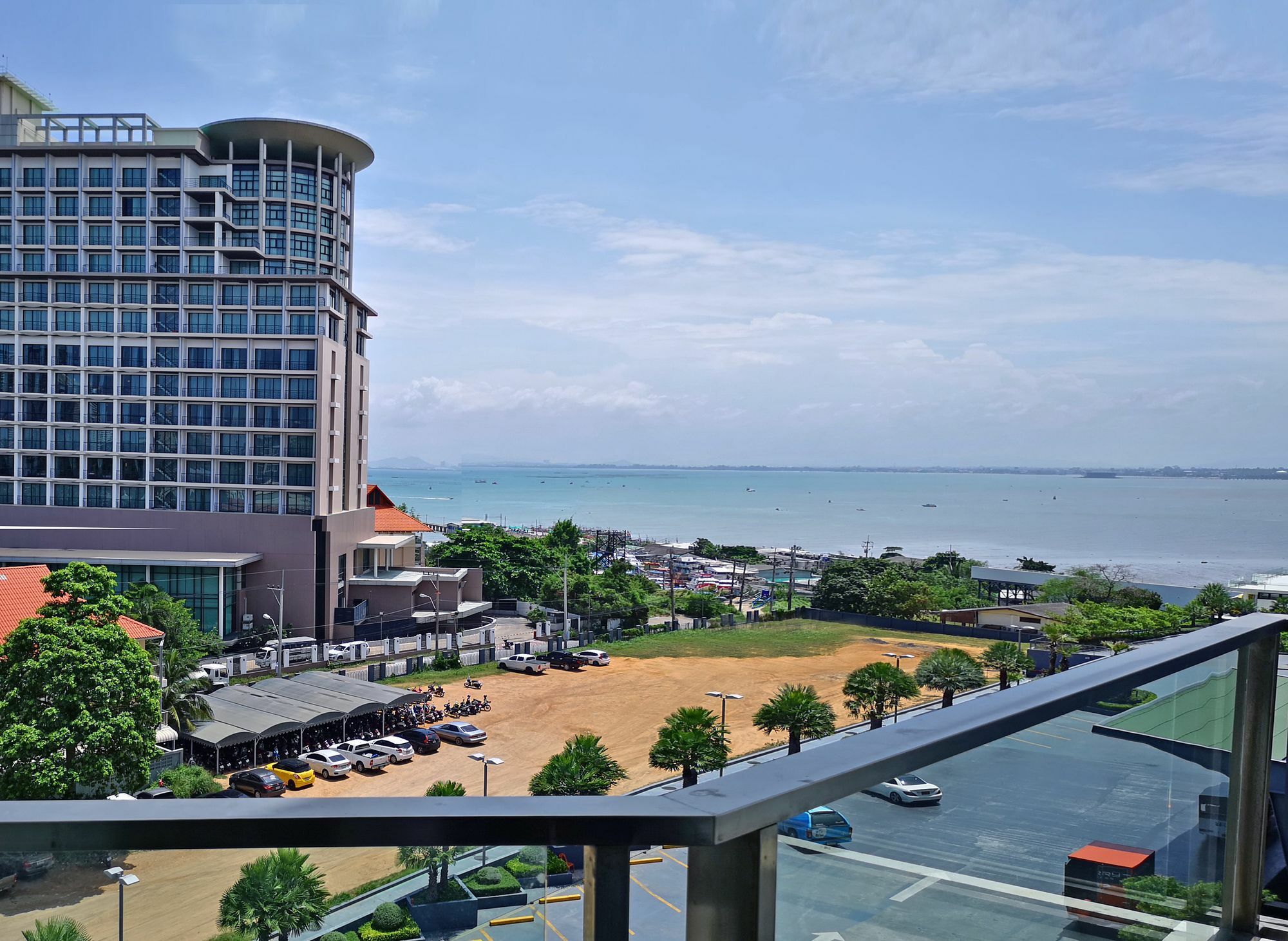 Hotel Tsix5 Quarter Pattaya Zewnętrze zdjęcie