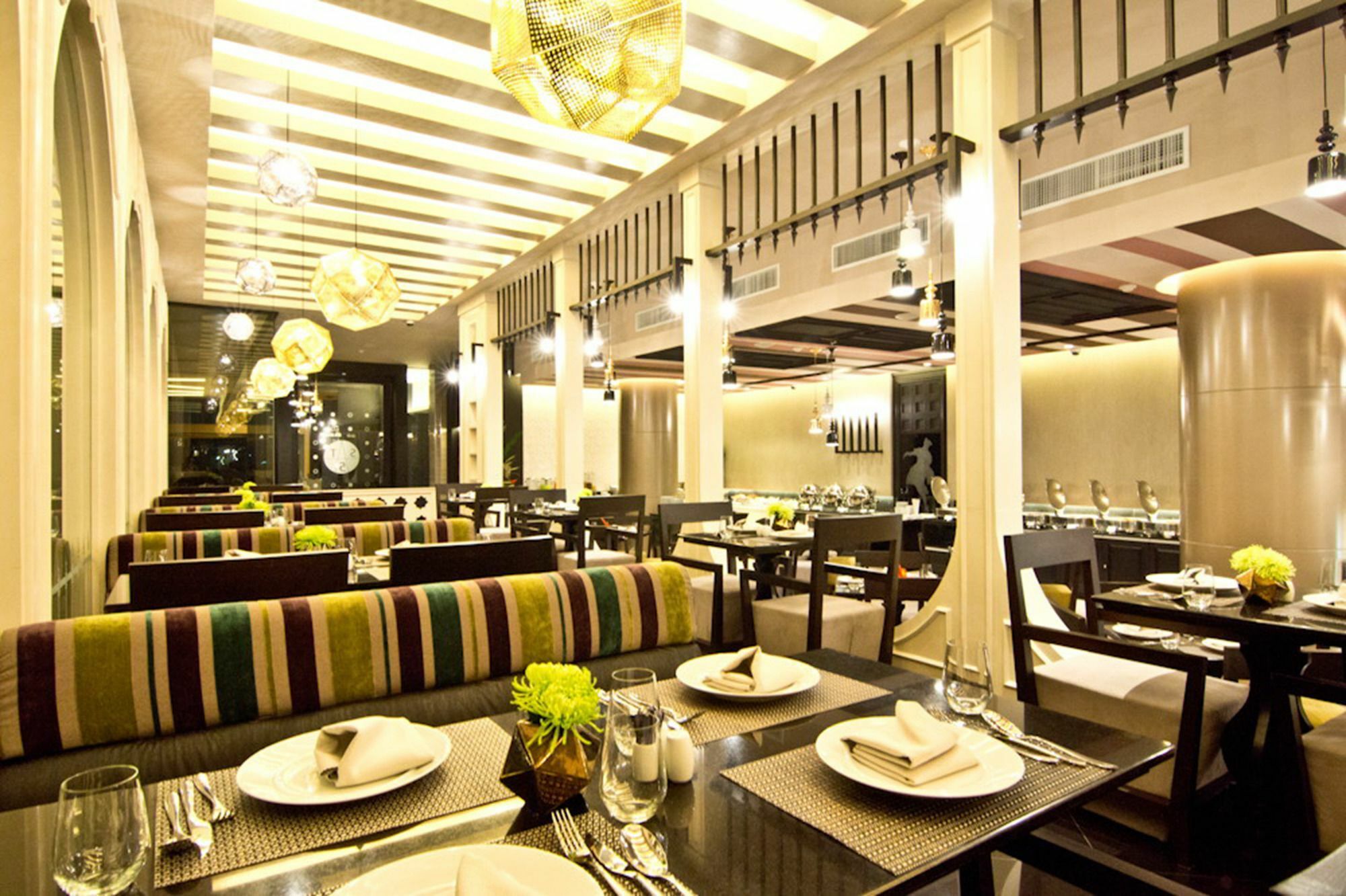 Hotel Tsix5 Quarter Pattaya Zewnętrze zdjęcie
